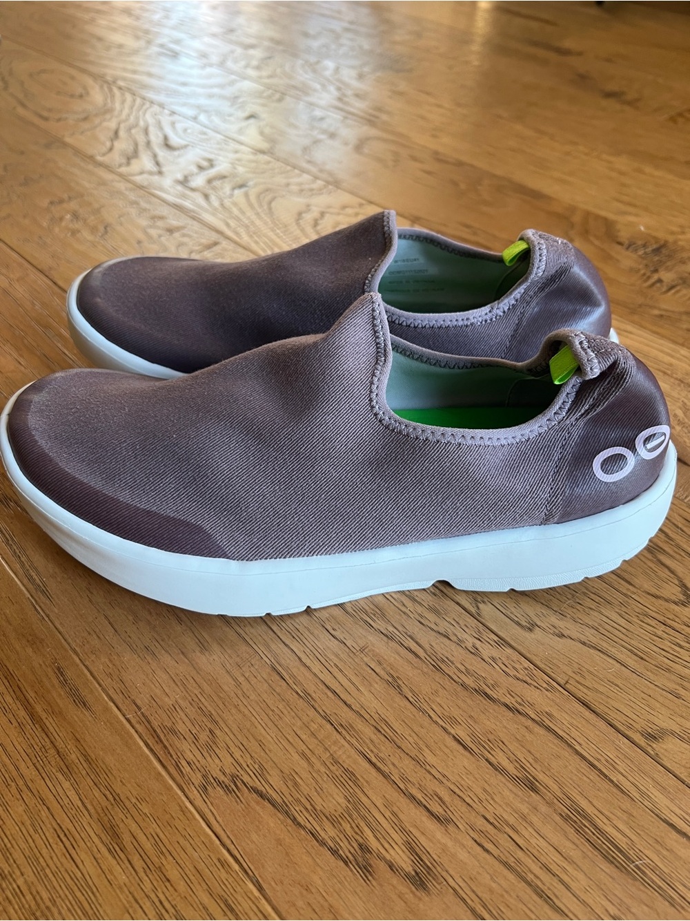Oofos Oomg Eezee Sneakers
Women’s 10/41EU Mauve